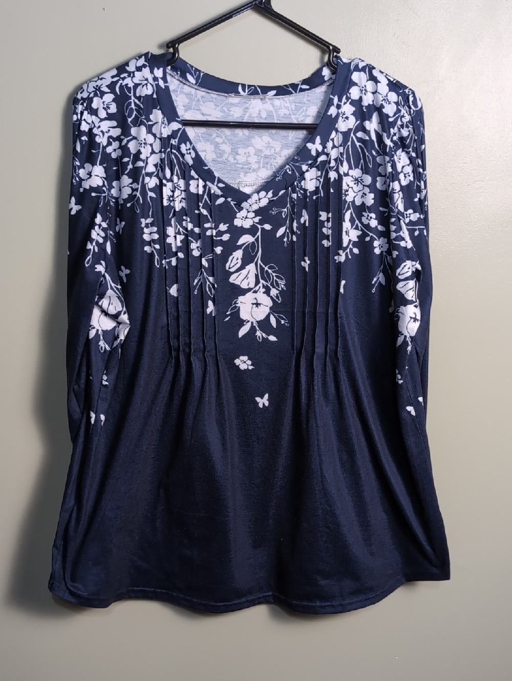 zeagoo Navy and White Floral Pintuck Long Sleeve Tee